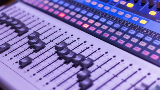 2026 最佳 AI 音訊工具：配音、剪輯、音樂文章封面